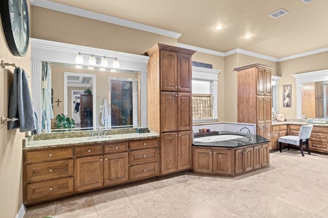 216 Seminole Lane, Maumelle, AR 72113