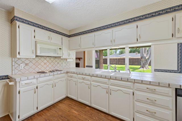 1100 Purdue Drive, Arlington, TX 76012