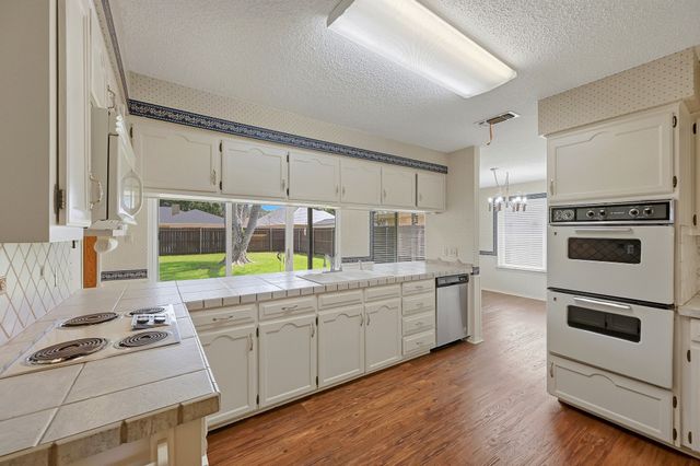 1100 Purdue Drive, Arlington, TX 76012