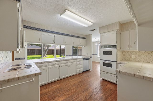 1100 Purdue Drive, Arlington, TX 76012