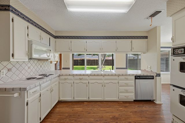 1100 Purdue Drive, Arlington, TX 76012