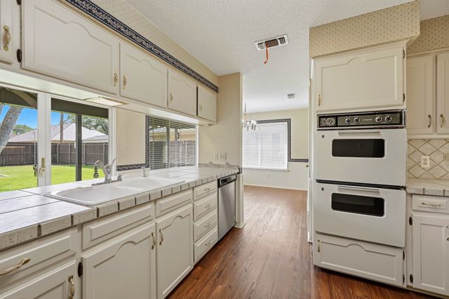 1100 Purdue Drive, Arlington, TX 76012