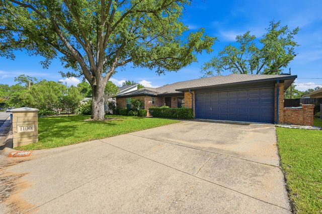 1100 Purdue Drive, Arlington, TX 76012
