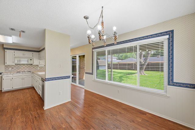1100 Purdue Drive, Arlington, TX 76012