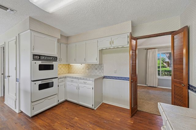 1100 Purdue Drive, Arlington, TX 76012