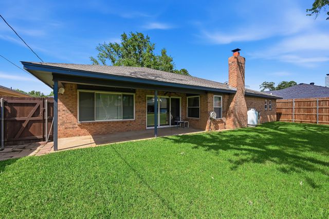 1100 Purdue Drive, Arlington, TX 76012