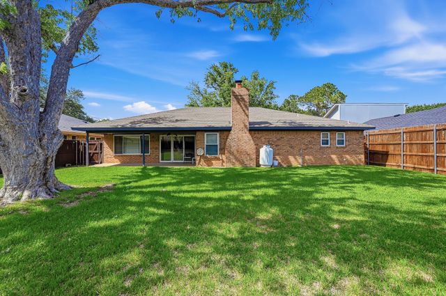 1100 Purdue Drive, Arlington, TX 76012