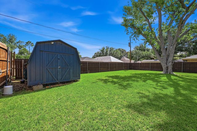 1100 Purdue Drive, Arlington, TX 76012