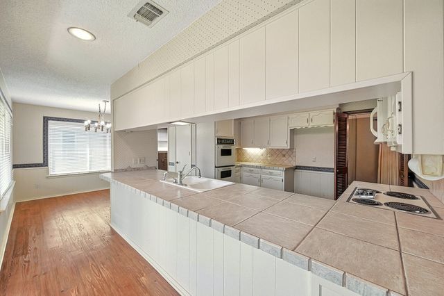 1100 Purdue Drive, Arlington, TX 76012