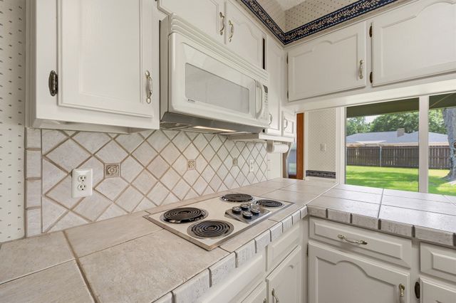 1100 Purdue Drive, Arlington, TX 76012