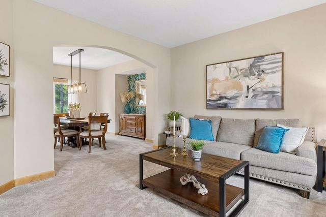 8053 Enclave Bay, Woodbury, MN 55125