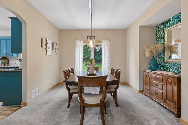 8053 Enclave Bay, Woodbury, MN 55125