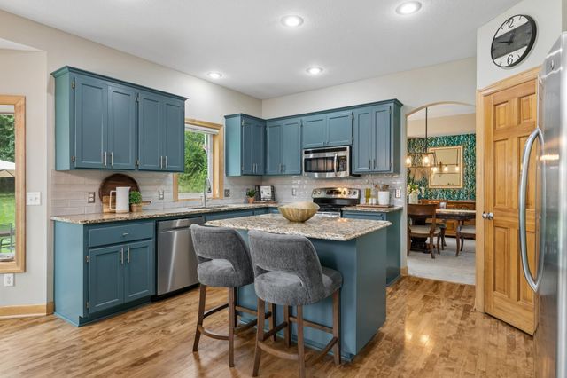 8053 Enclave Bay, Woodbury, MN 55125