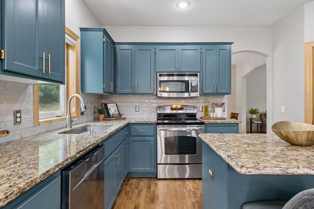 8053 Enclave Bay, Woodbury, MN 55125