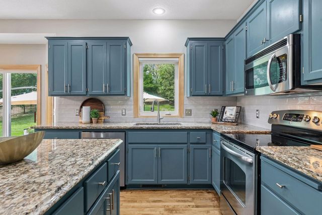 8053 Enclave Bay, Woodbury, MN 55125