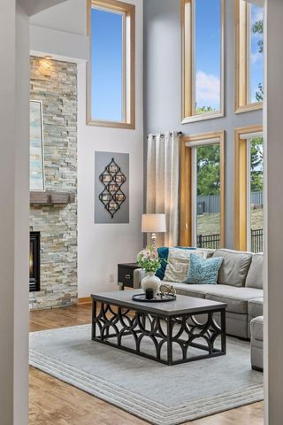 8053 Enclave Bay, Woodbury, MN 55125