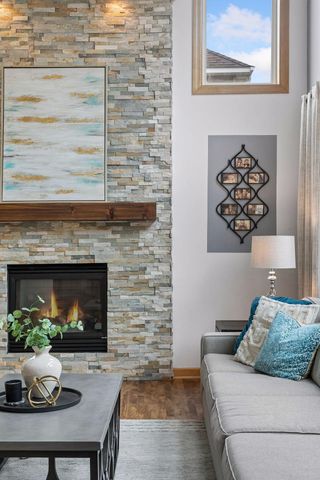 8053 Enclave Bay, Woodbury, MN 55125
