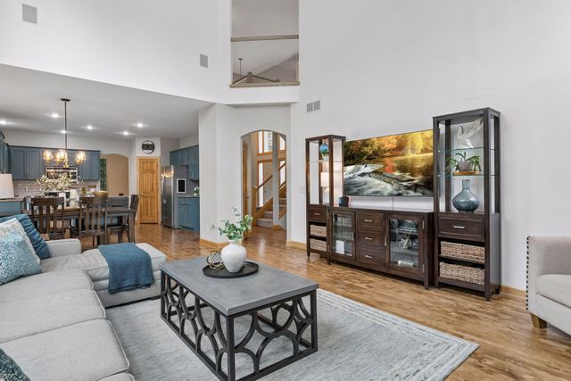 8053 Enclave Bay, Woodbury, MN 55125