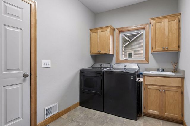 8053 Enclave Bay, Woodbury, MN 55125