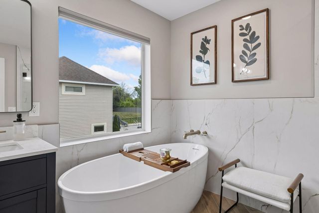 8053 Enclave Bay, Woodbury, MN 55125