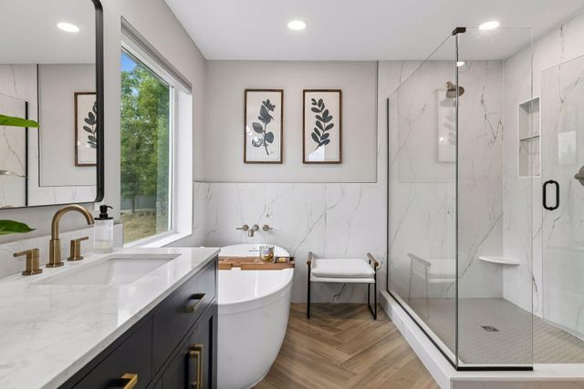 8053 Enclave Bay, Woodbury, MN 55125