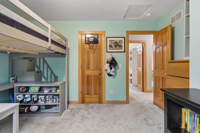 8053 Enclave Bay, Woodbury, MN 55125