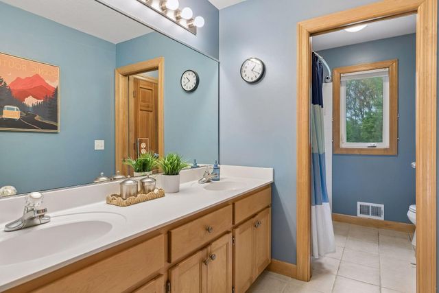 8053 Enclave Bay, Woodbury, MN 55125
