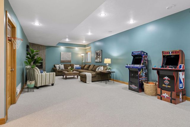 8053 Enclave Bay, Woodbury, MN 55125