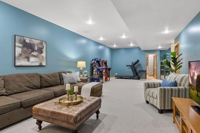 8053 Enclave Bay, Woodbury, MN 55125