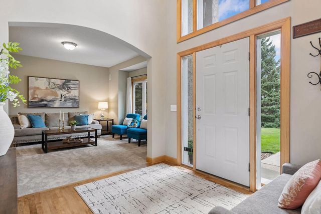 8053 Enclave Bay, Woodbury, MN 55125
