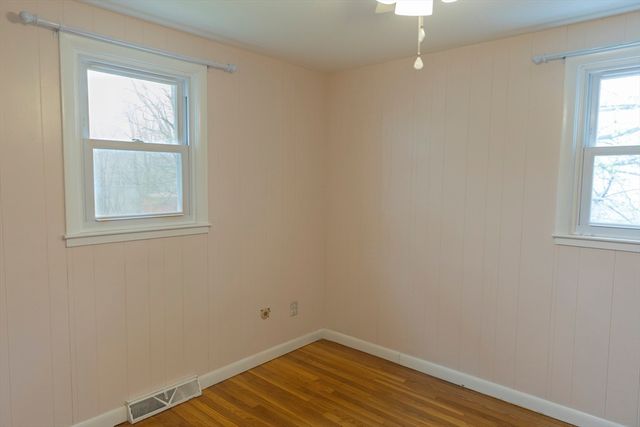 28 Gordon St, Worcester, MA 01604