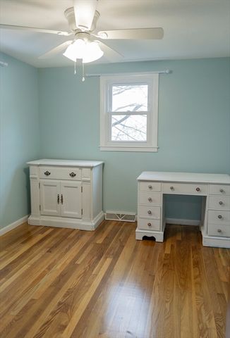 28 Gordon St, Worcester, MA 01604