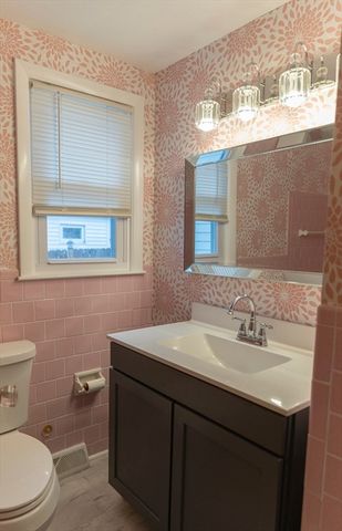 28 Gordon St, Worcester, MA 01604