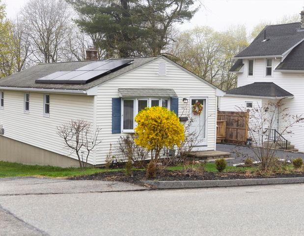 28 Gordon St, Worcester, MA 01604