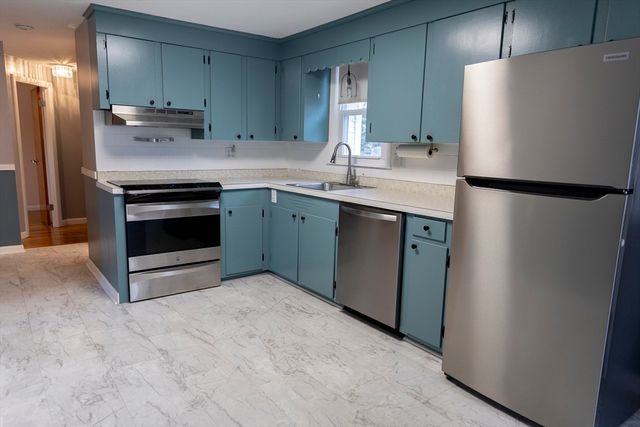 28 Gordon St, Worcester, MA 01604