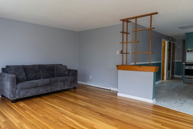 28 Gordon St, Worcester, MA 01604