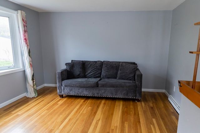 28 Gordon St, Worcester, MA 01604