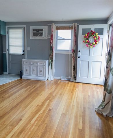 28 Gordon St, Worcester, MA 01604