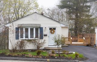 28 Gordon St, Worcester, MA 01604