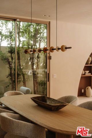 800 N La Jolla Avenue, Los Angeles, CA 90046