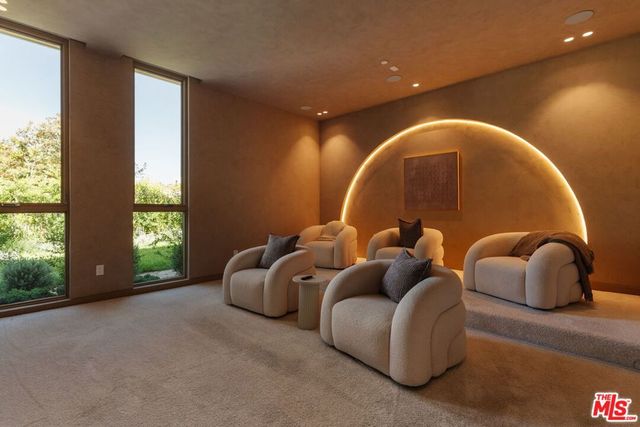 800 N La Jolla Avenue, Los Angeles, CA 90046