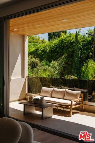 800 N La Jolla Avenue, Los Angeles, CA 90046