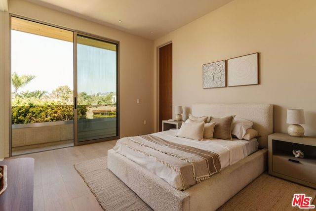 800 N La Jolla Avenue, Los Angeles, CA 90046