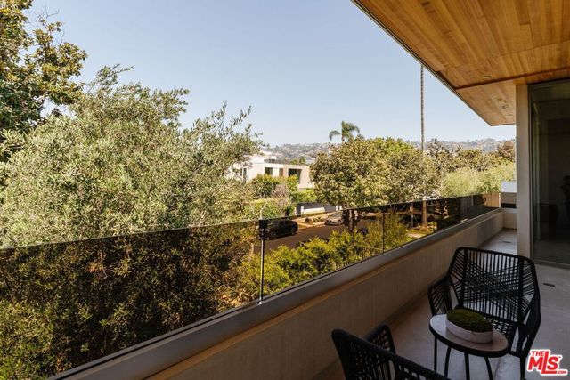 800 N La Jolla Avenue, Los Angeles, CA 90046