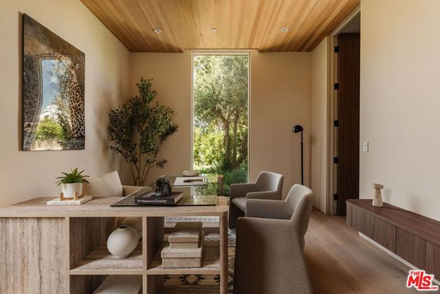 800 N La Jolla Avenue, Los Angeles, CA 90046