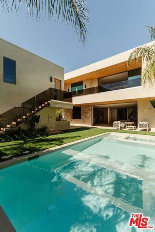 800 N La Jolla Avenue, Los Angeles, CA 90046