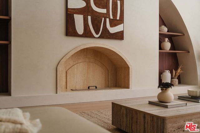 800 N La Jolla Avenue, Los Angeles, CA 90046