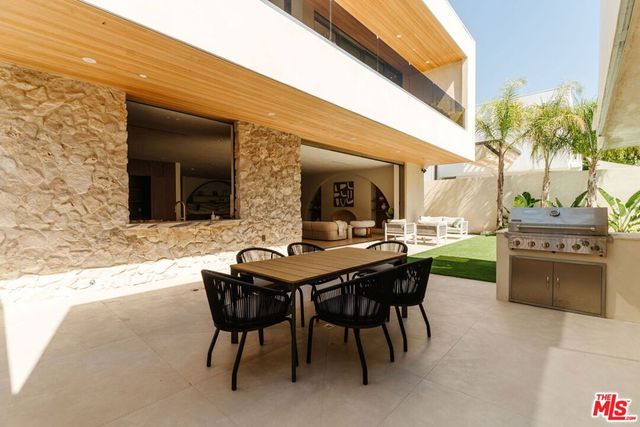 800 N La Jolla Avenue, Los Angeles, CA 90046