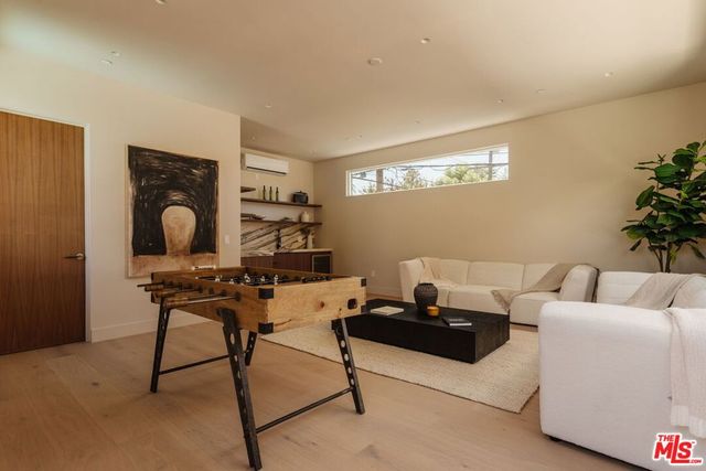 800 N La Jolla Avenue, Los Angeles, CA 90046