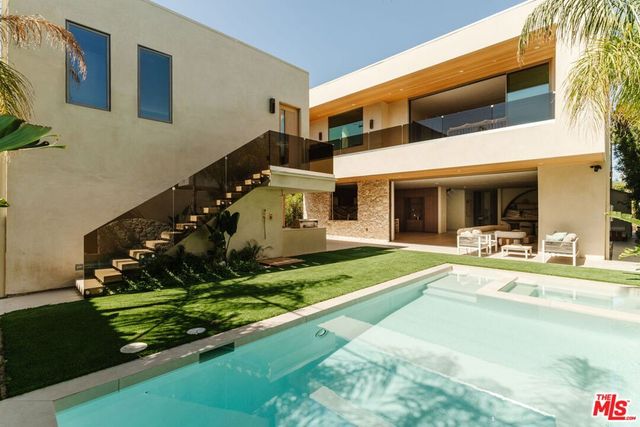 800 N La Jolla Avenue, Los Angeles, CA 90046